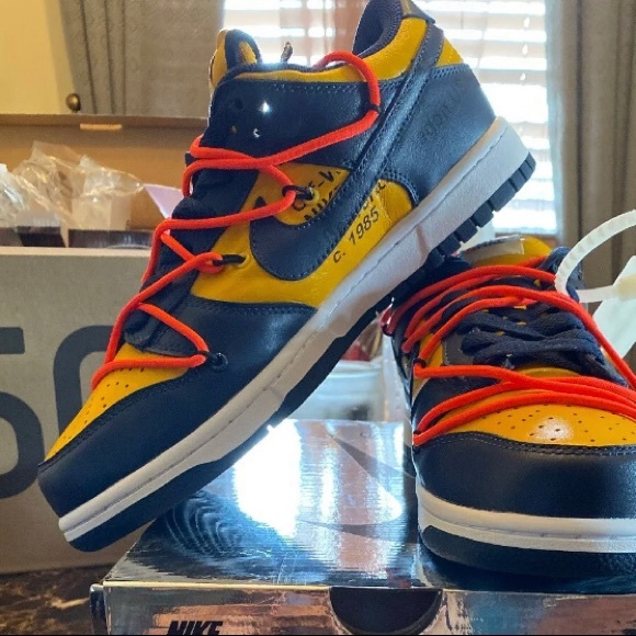 UniversityGoldXSbDunk - Picture 1 of 5